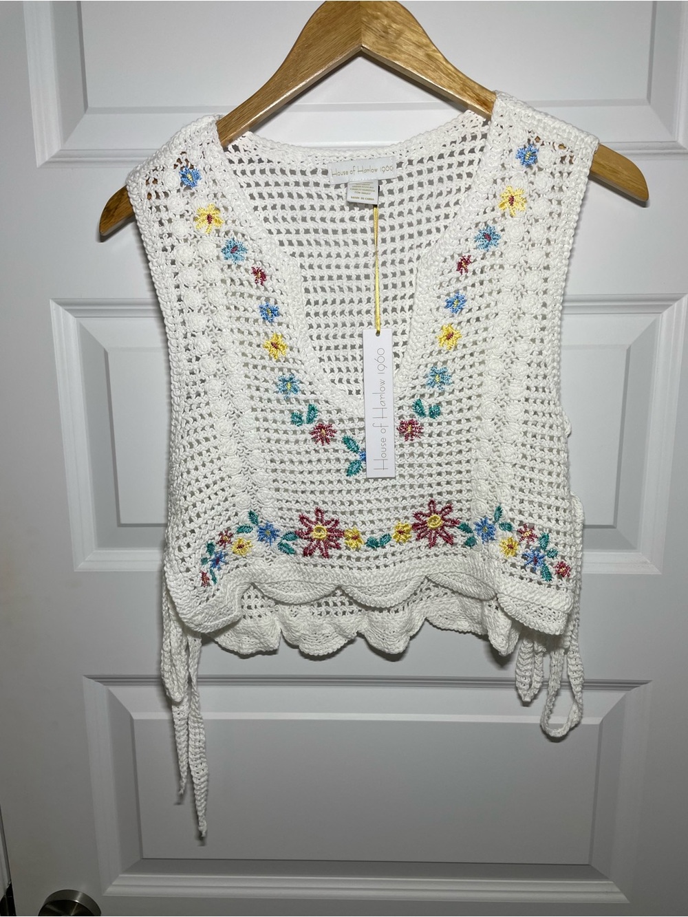 NWT House of Harlow 1960 Crochet Vest One Size White Floral Boho Hippie Granny